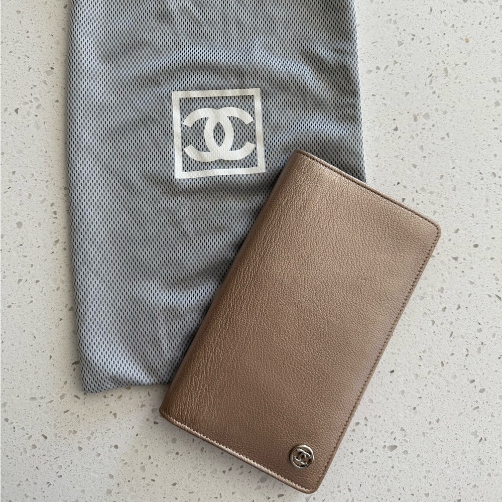CHANEL wallet